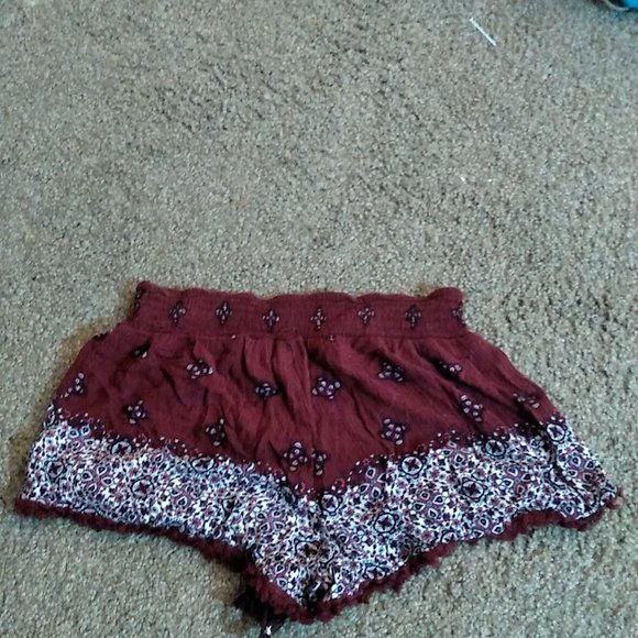 Red shorts - Picture 2 of 2
